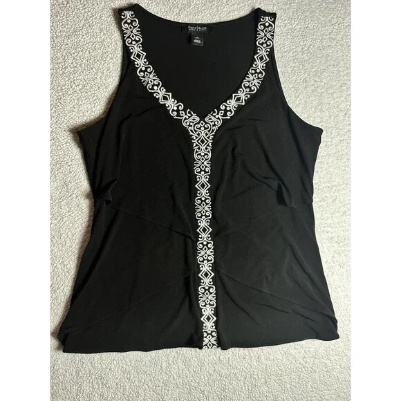 White House Black Market Womens Sz M Black White Floral Sleeveless Tiered Blouse - Picture 1 of 7
